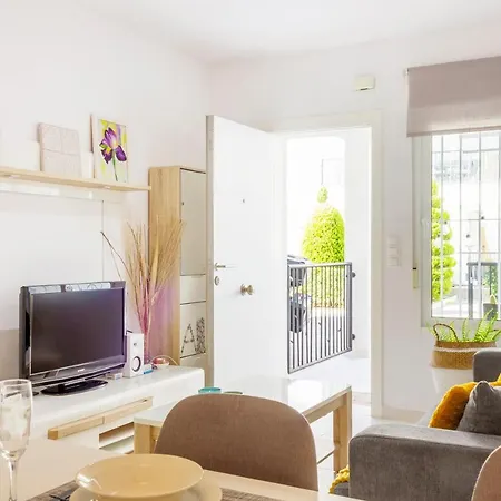 Pink Vistabella Apartment *